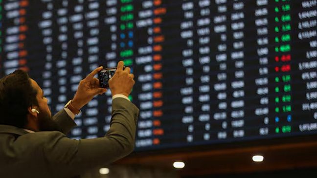 پاکستان اسٹاک ایکسچینج میں ملا جلا رجحان، 100 انڈیکس میں کمی